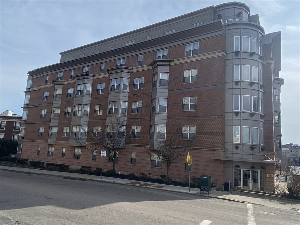 120 Mountfort St, Unit 502 in Boston, MA - Building Photo