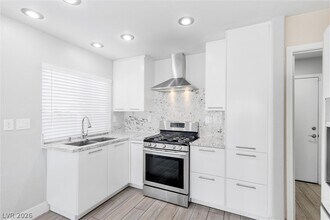 9 Rue Des Champs in Henderson, NV - Building Photo - Building Photo