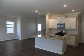 Room in House on Clairwood Dr in Charlotte, NC - Foto de edificio - Building Photo