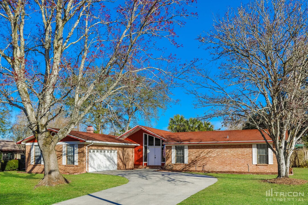 2036 Pompano Pkwy in Orange Park, FL - Building Photo