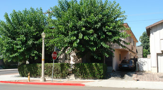 11905 Woodbridge St in Studio City, CA - Foto de edificio - Building Photo