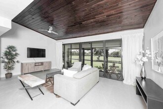 293 Old Meadow Way in Palm Beach Gardens, FL - Building Photo - Building Photo