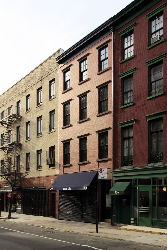 324 Bleecker St in New York, NY - Building Photo - Building Photo