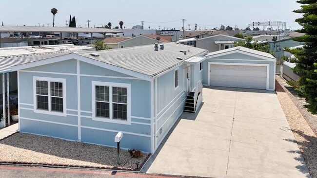 4 Magnolia Via in Fullerton, CA - Building Photo - Building Photo