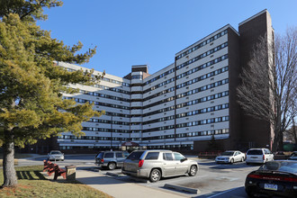 Park Tower Apartments in Philadelphia, PA - Building Photo - Building Photo