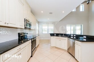 8308 Round Leaf Ln in Riverview, FL - Foto de edificio - Building Photo