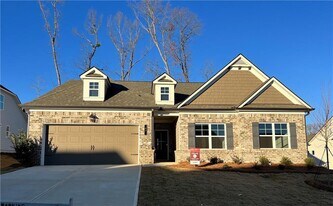 62 Cruce Lake Ct in Hoschton, GA - Building Photo