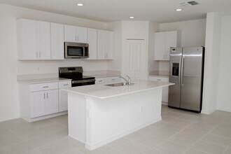 11474 Brae Wy in Dade City, FL - Foto de edificio - Building Photo