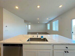 521 Daphne Terrace St in Henderson, NV - Building Photo - Building Photo