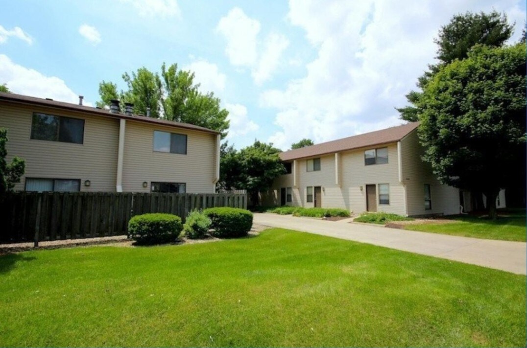 101 Graham Dr, Unit 1 in Savoy, IL - Building Photo