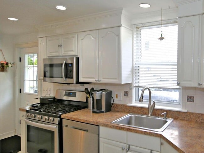 126 6th St in Pelham, NY - Building Photo - Building Photo