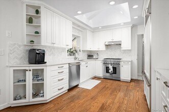 9 Cherry Ln in Scarsdale, NY - Building Photo - Building Photo