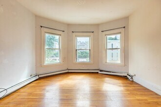 61 Hillside St, Unit 2 in Boston, MA - Foto de edificio - Building Photo