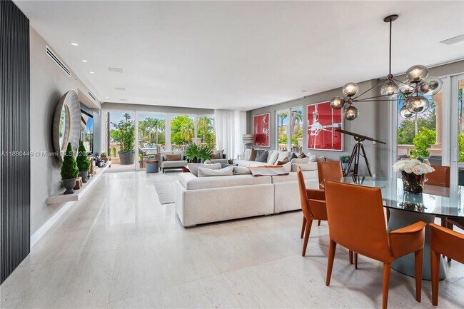 2514 Fisher Island Dr in Miami, FL - Foto de edificio - Building Photo