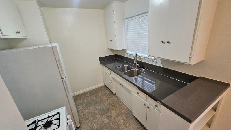 638 N W Knoll Dr in West Hollywood, CA - Building Photo