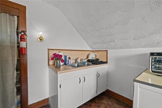 350 Broadway in Newport, RI - Foto de edificio - Building Photo