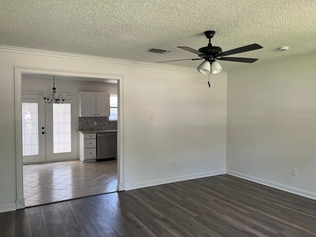 1113 Chester St in Cleburne, TX - Building Photo - Building Photo