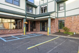 62 South St in Oyster Bay, NY - Building Photo