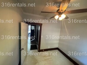 317 SW 3rd St in Newton, KS - Building Photo - Building Photo