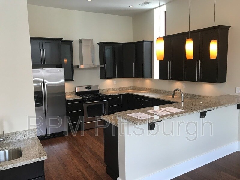 1822 Harcum Wy in Pittsburgh, PA - Building Photo