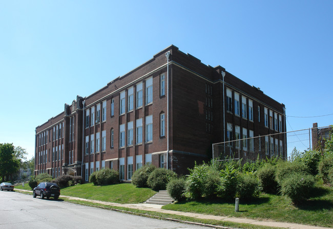 Park School Apartments in Omaha, NE - Building Photo - Building Photo