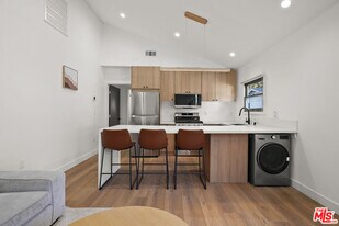 1333 N June St in Los Angeles, CA - Building Photo