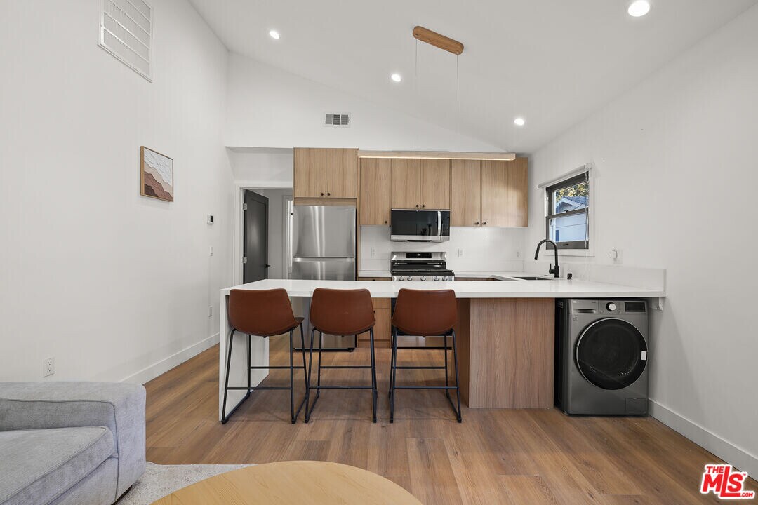 1333 N June St in Los Angeles, CA - Building Photo