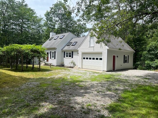 22 Warren Ln in Weston, MA - Building Photo - Building Photo