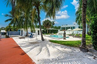 1090 NE 84th St in Miami, FL - Building Photo