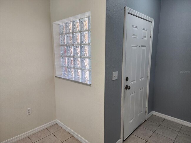 9516 Newdale Way in Riverview, FL - Foto de edificio - Building Photo