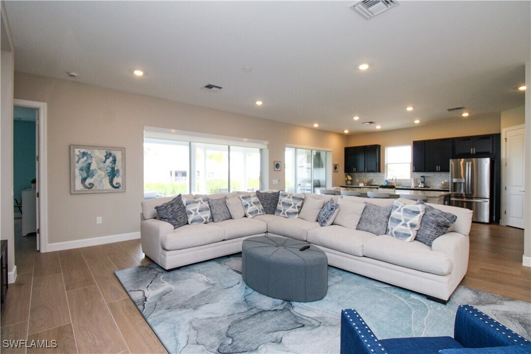 15765 Cortina St in Naples, FL - Building Photo