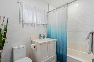 3961 NE 10th Ave-Unit -1 in Oakland Park, FL - Building Photo - Building Photo