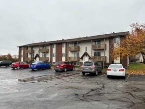 Broadway Apartments in Columbia, MO - Building Photo - Building Photo