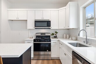 1074 S Underwood Pl in Kennewick, WA - Building Photo - Building Photo