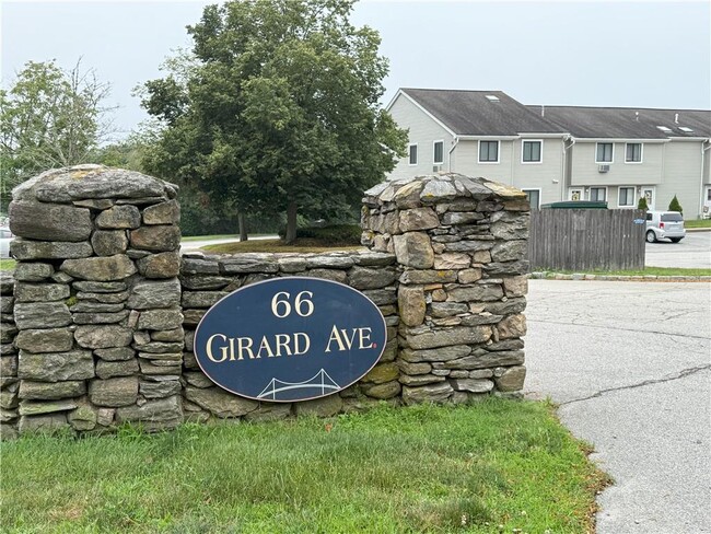 66 Girard Ave in Newport, RI - Building Photo - Building Photo