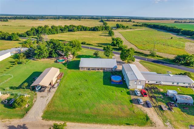 1590 Farm Rd 2352 in Sumner, TX - Building Photo