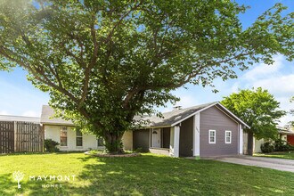 2611 Elk Grove Rd, Unit 1 in Carrollton, TX - Foto de edificio - Building Photo