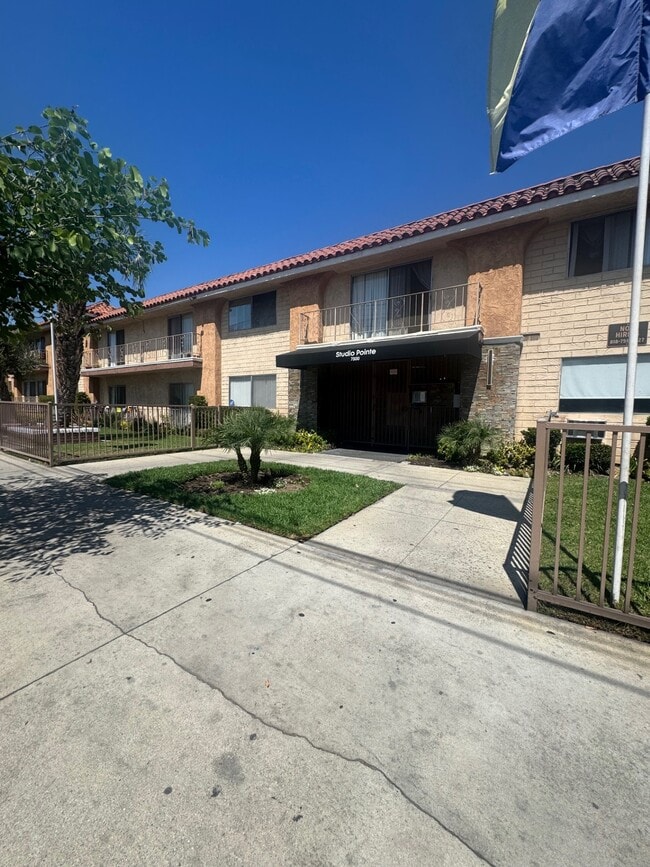 Studio Pointe Apartments