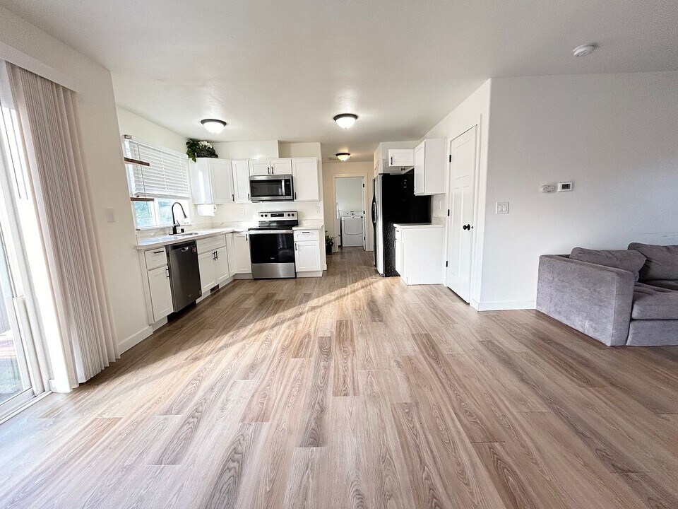 17404 44th Ave E in Tacoma, WA - Building Photo