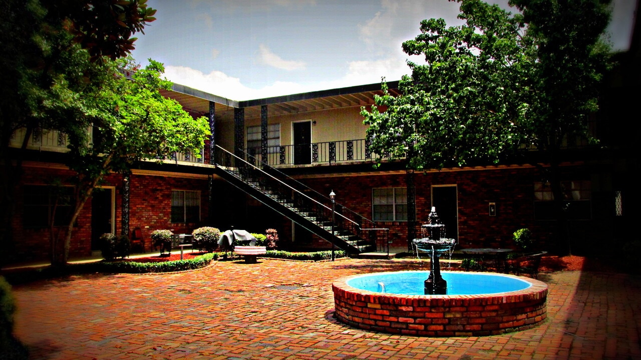 Courtyard CitiFlats Apartments in Montgomery, AL - Foto de edificio