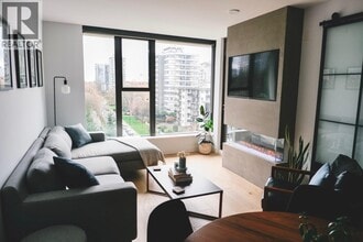 683 W Victoria Park in North Vancouver, BC - Building Photo - Building Photo