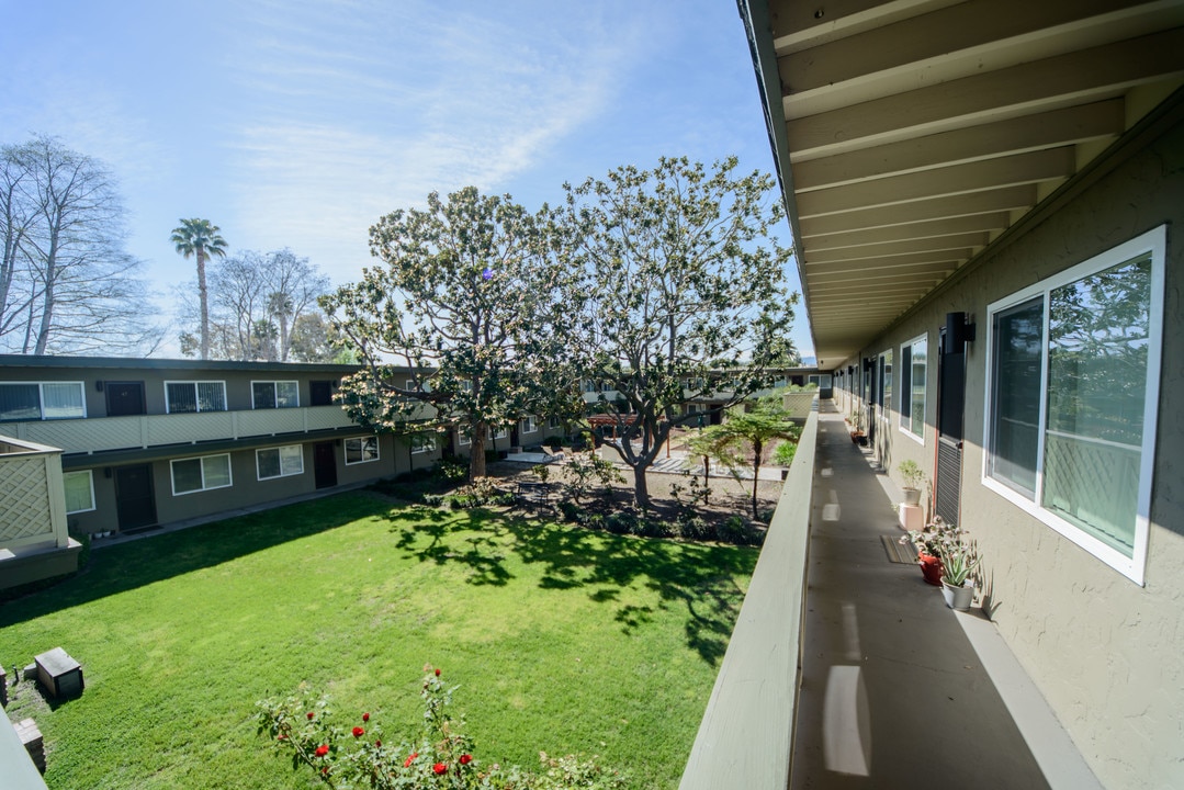 Maude Garden in Sunnyvale, CA - Foto de edificio