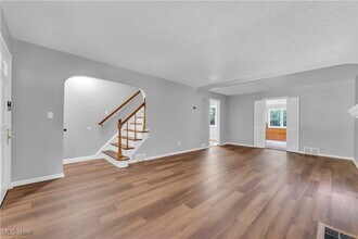 20716 Kenyon Dr in Maple Heights, OH - Building Photo - Building Photo