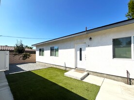 1057 Circle City Dr in Corona, CA - Building Photo