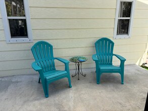 2020 Lee Dr in Valrico, FL - Foto de edificio - Building Photo