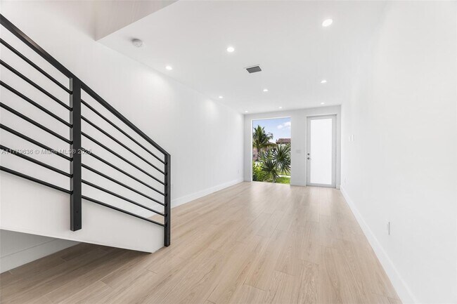 1644 SW 19th St in Miami, FL - Building Photo - Building Photo