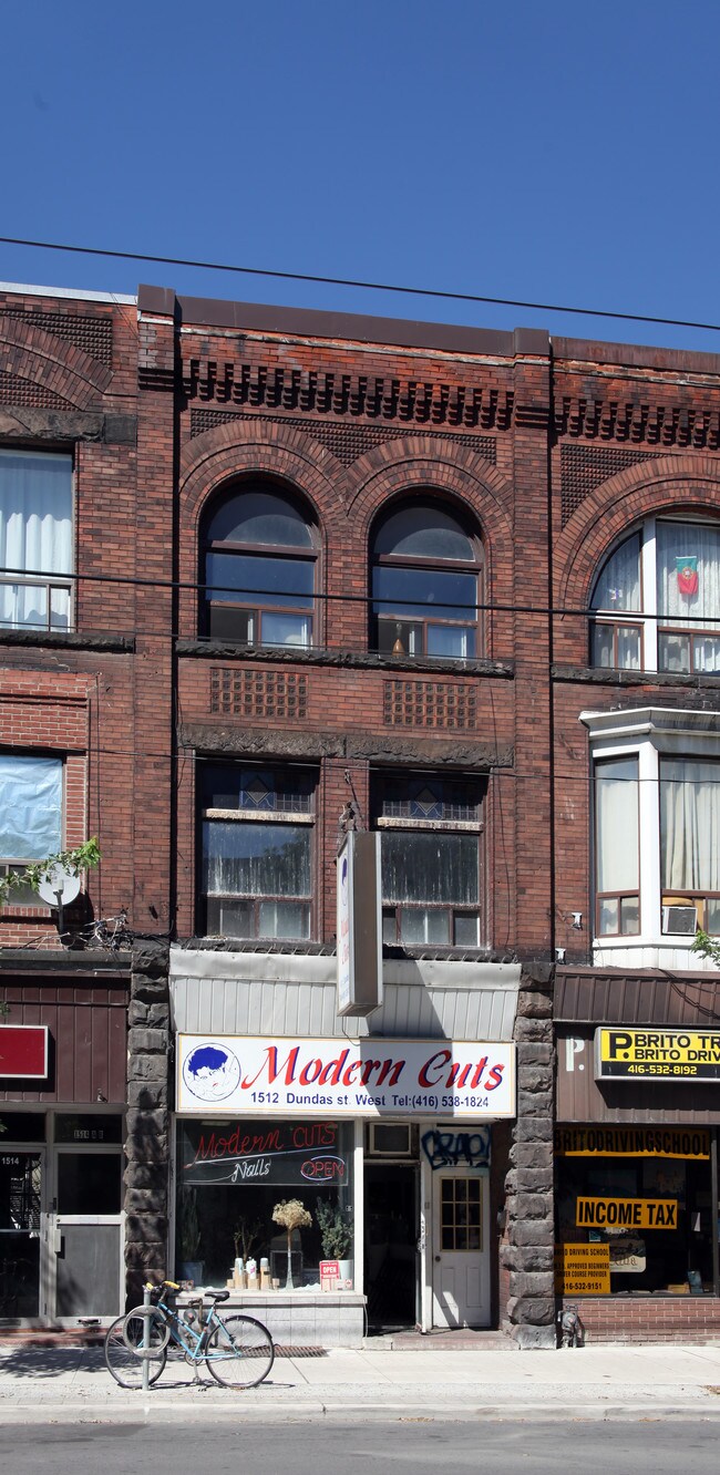 1512 Dundas St W in Toronto, ON - Building Photo - Building Photo