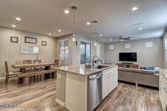 15837 S 11th Way, Unit 617 in Phoenix, AZ - Building Photo - Building Photo