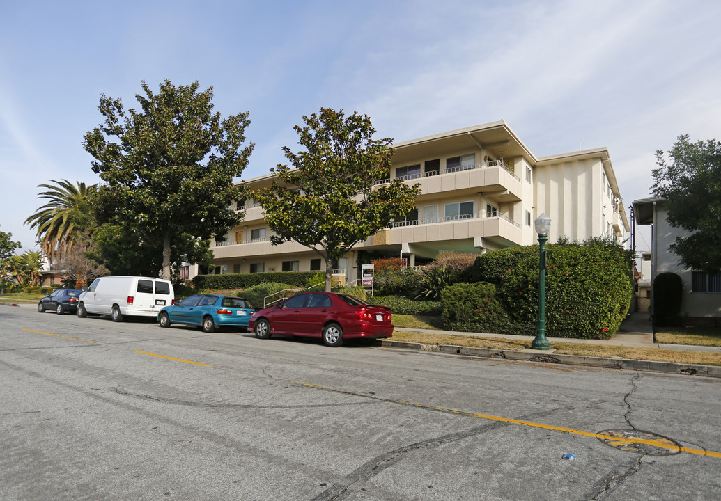 Towne House in Glendale, CA - Building Photo