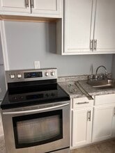 3178 Saffer St, Unit Studio Apartment in Cincinnati, OH - Building Photo - Building Photo